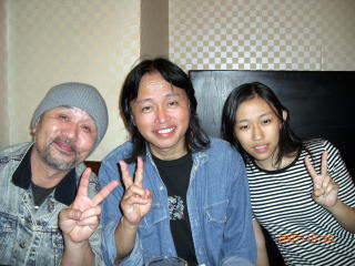 箱守さんとブンさんと娘さん。コンサートが終った後なので、表情がホッとしてますね。